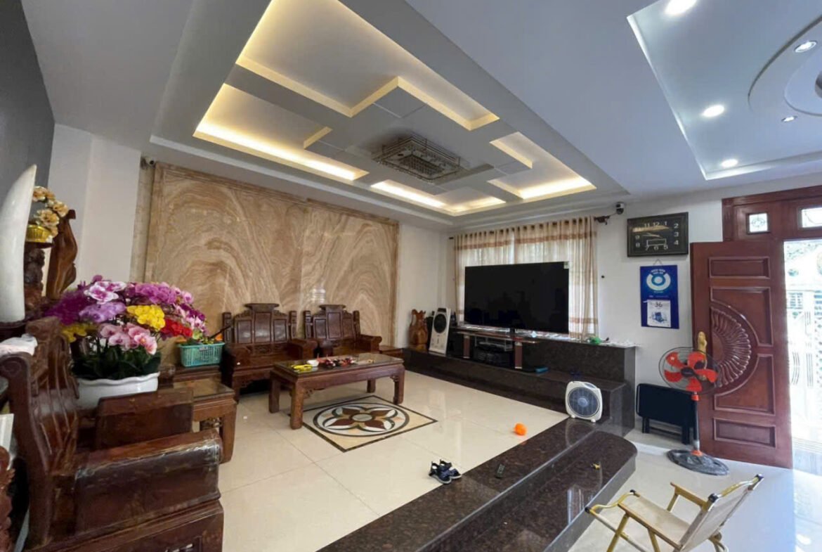 Bán biệt thự khu Ao Sen Tên Lửa đối diện công viên 10×20 3 tầng có hầm, thang máy