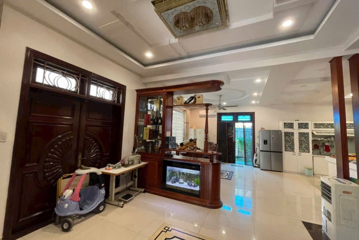 Bán biệt thự khu Ao Sen Tên Lửa đối diện công viên 10×20 3 tầng có hầm, thang máy