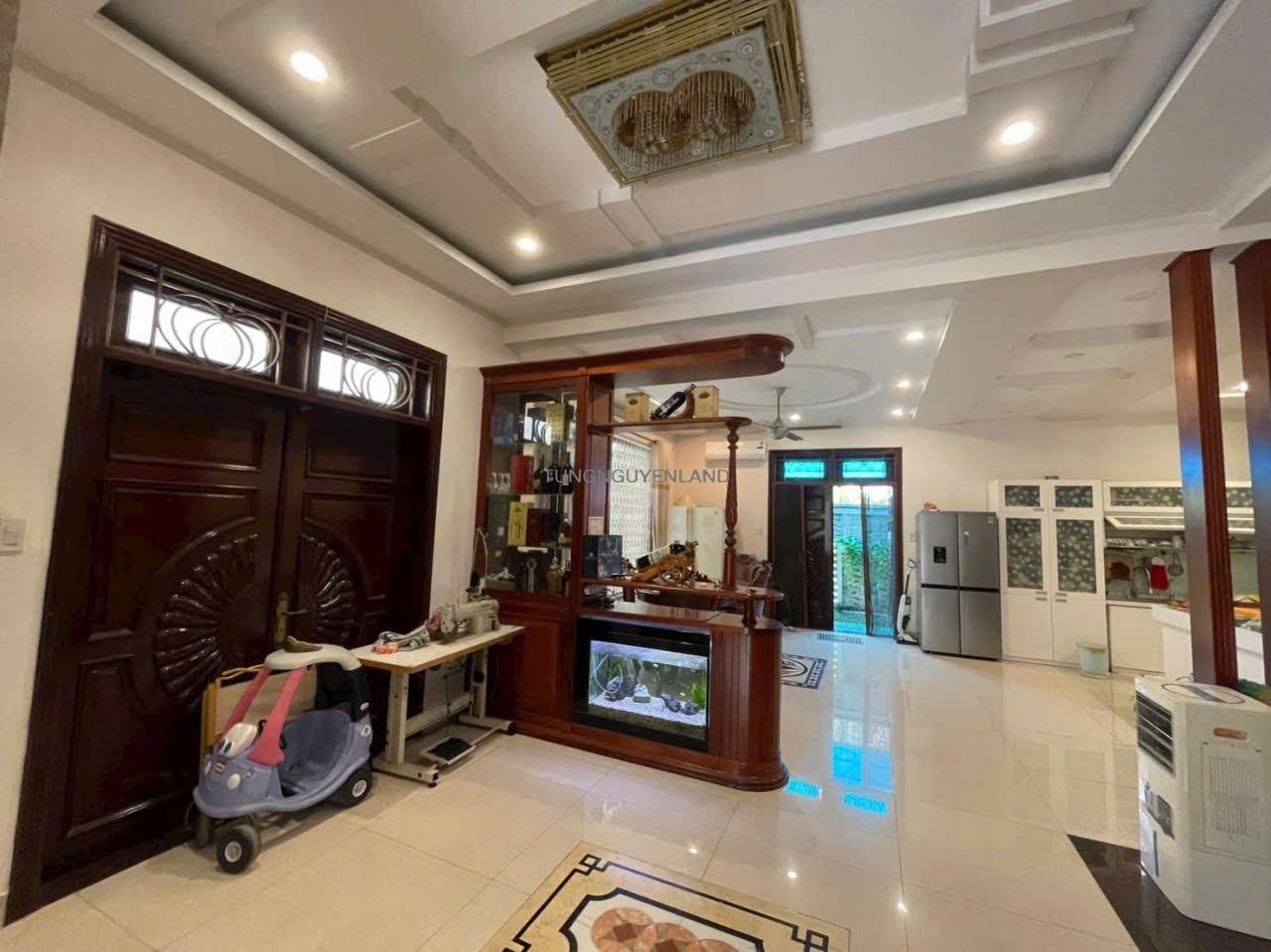 z7217060863437_38610827e128074c013549256c6cbded Bán biệt thự khu Ao Sen Tên Lửa đối diện công viên 10×20 3 tầng có hầm, thang máy
